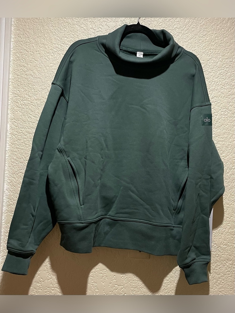 Alo Yoga NWT Hazy Mock Neck Pullover Sweatshirt Pockets in Clover Green Size S - Picture 5 of 10